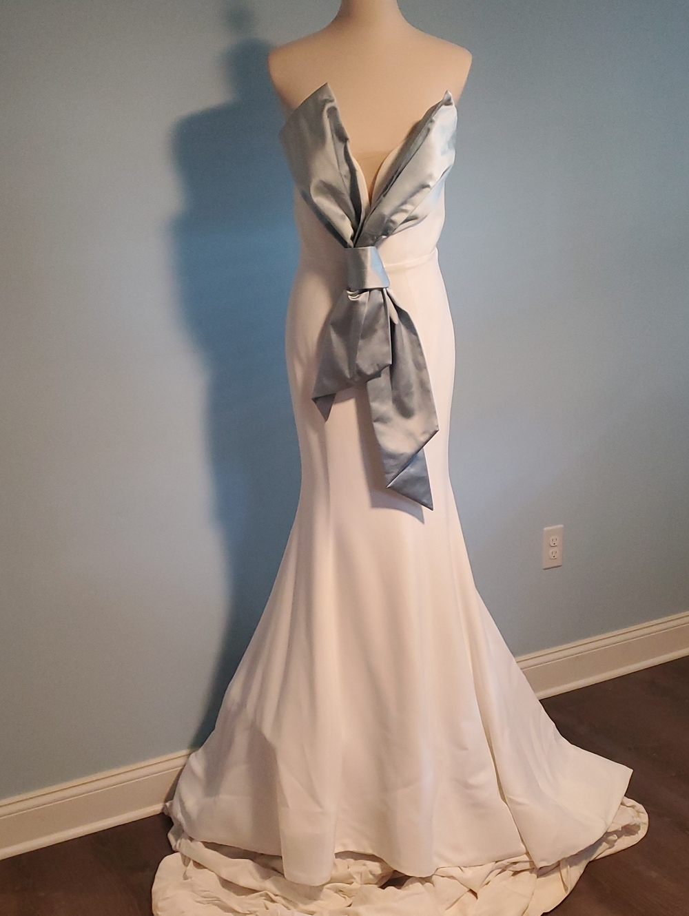 BADGLEY MISCHKA Bridal  Strapless  Gown with Pale Blue Bow